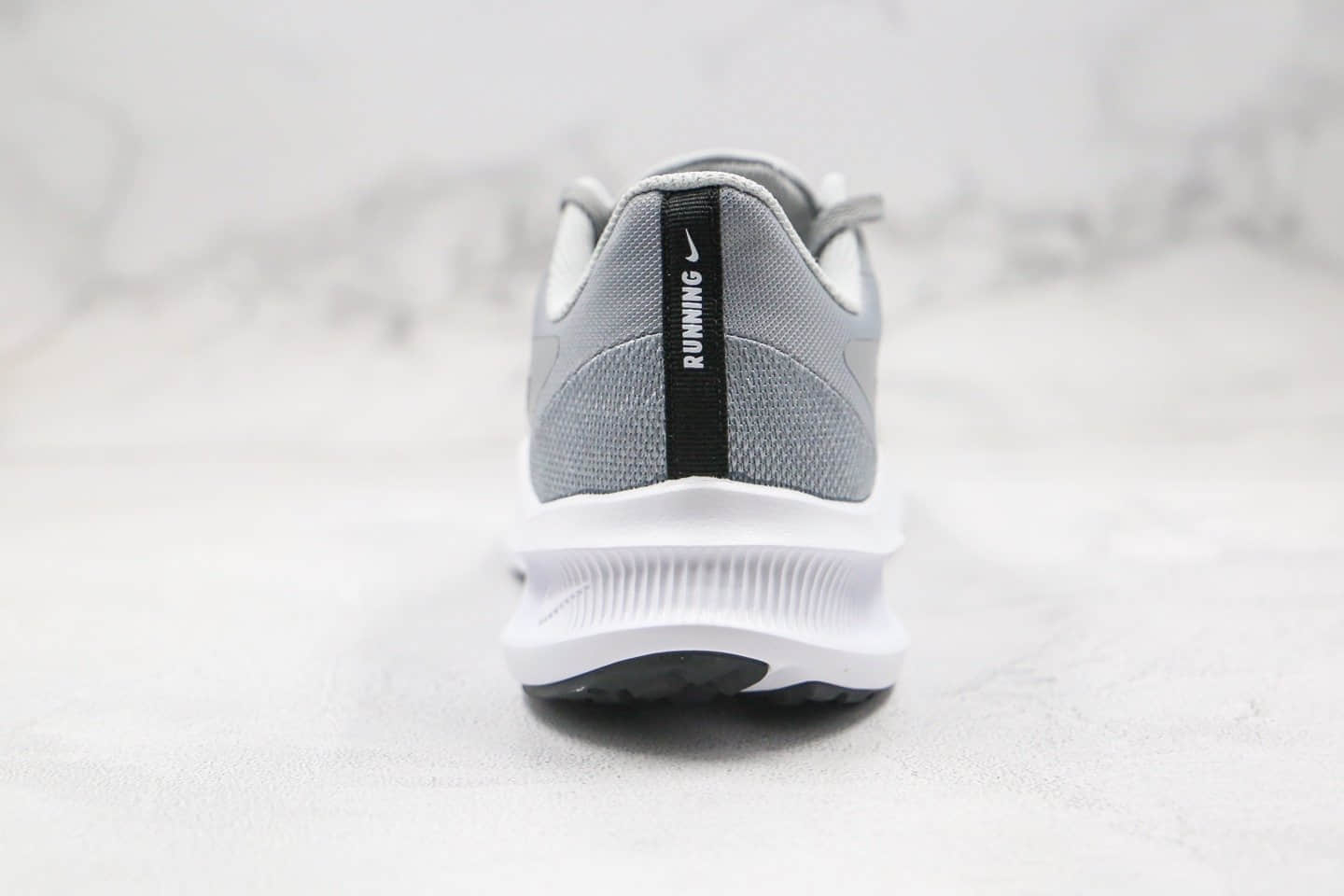 耐克Nike Downshimdter 10纯原版本登月10代灰黑色针眼透气慢跑鞋原厂缓震大底 货号：CI9981-003