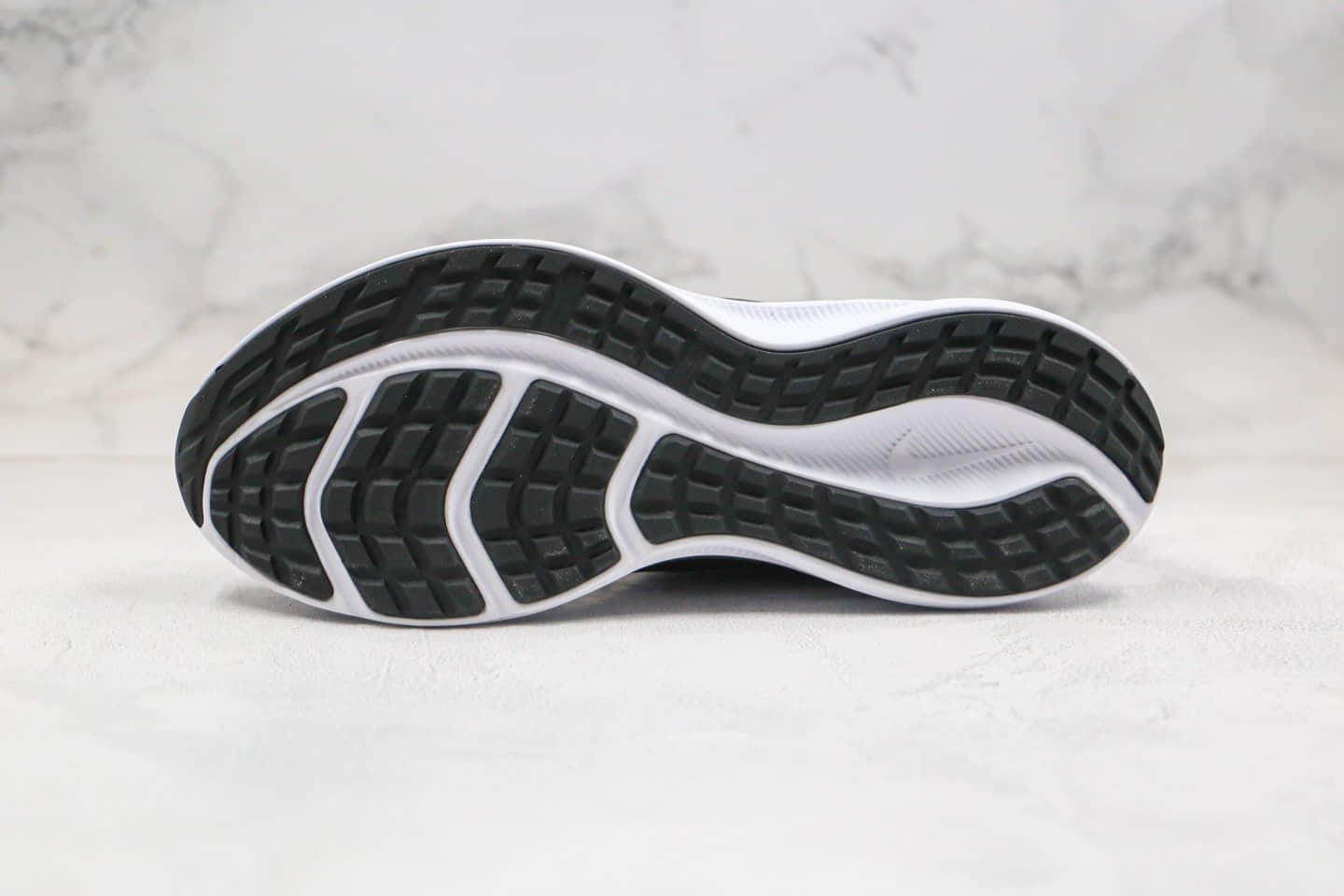 耐克Nike Downshimdter 10纯原版本登月10代灰黑色针眼透气慢跑鞋原厂缓震大底 货号：CI9981-003