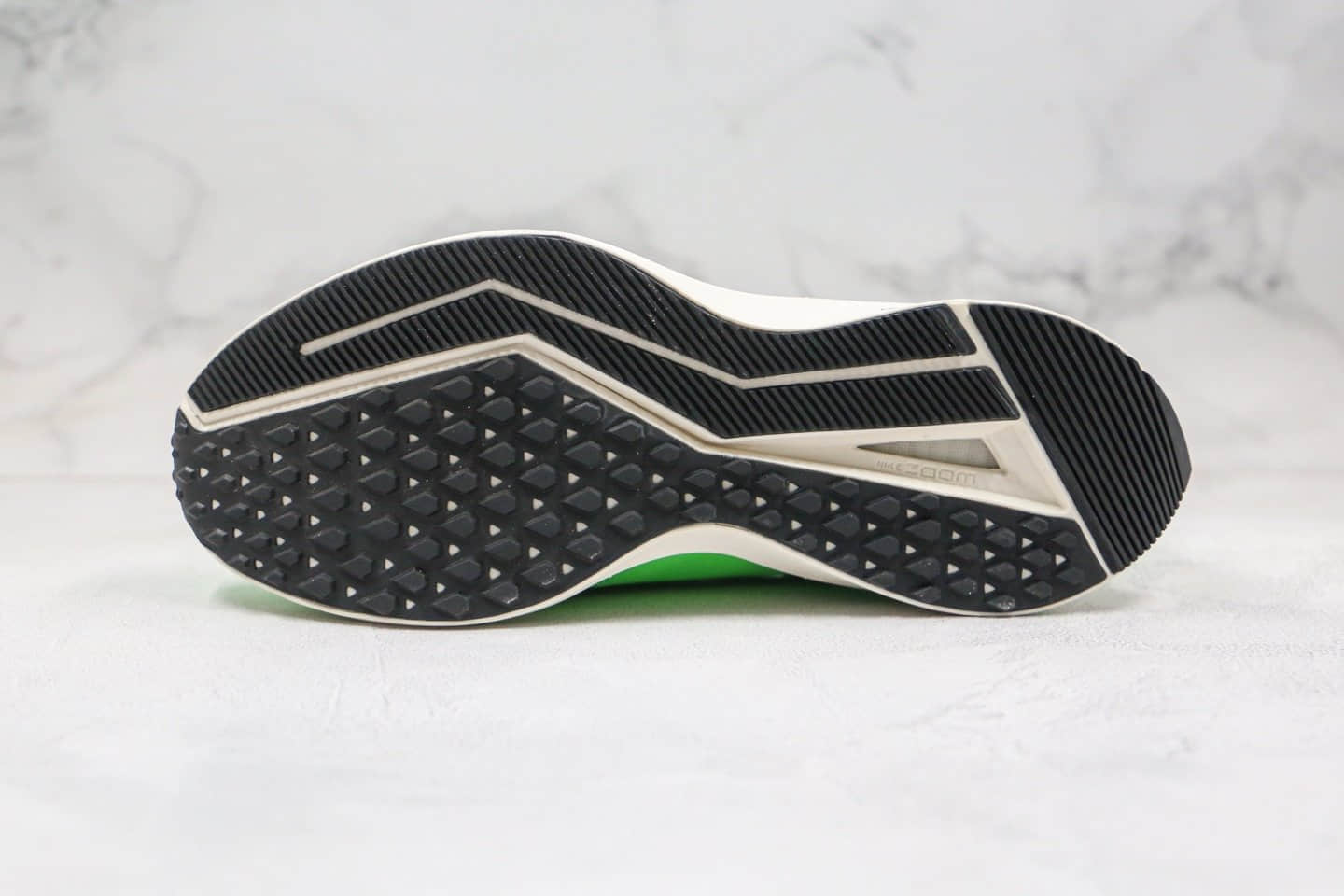 耐克Nike Air Zoom Winflo 6 Shield纯原版本登月6代网面透气跑步鞋荧光绿色区别市面通货版本 货号：BQ3190-301