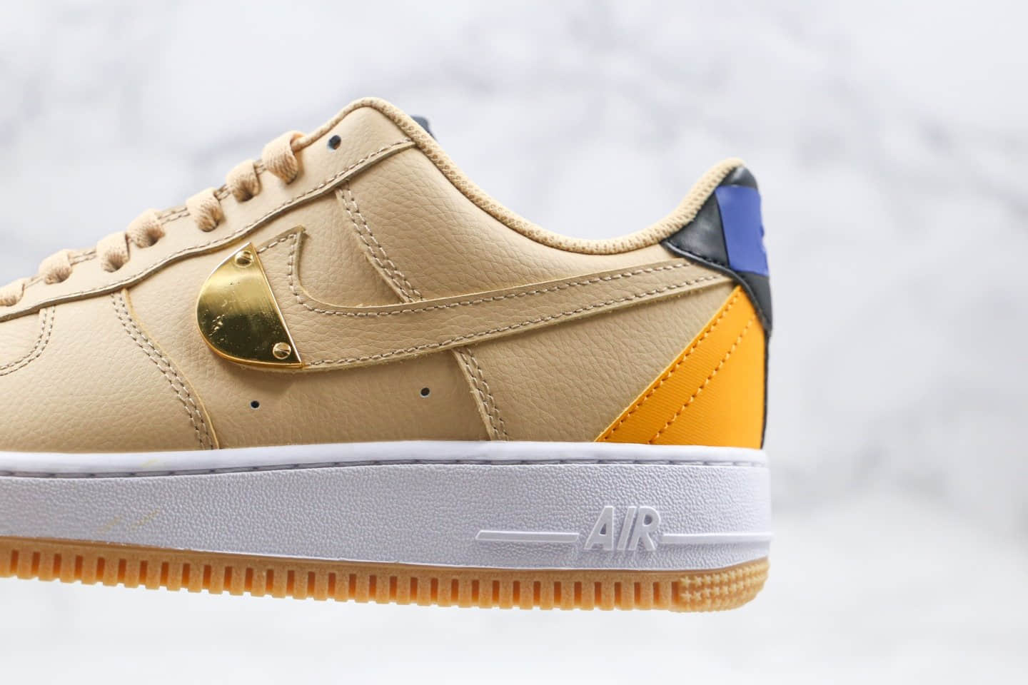 耐克Nike AIR FORCE 1 07 LV8 1HO20 NBA纯原版本联名款低帮空军一号金属探测仪栗棕色鸳鸯鞋面内置气垫 货号：CT2298-200