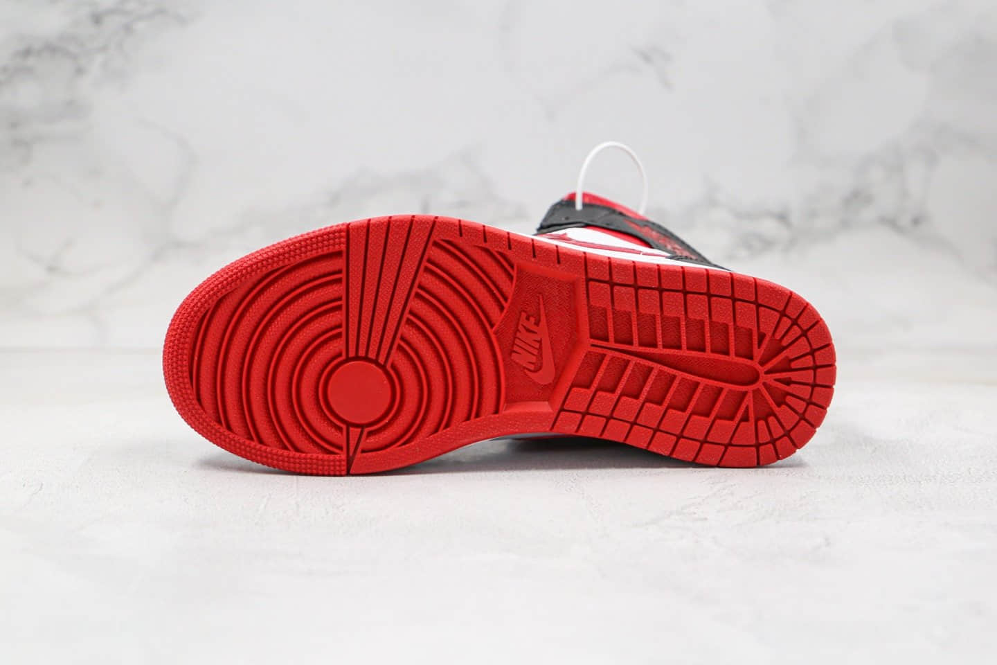 乔丹Air Jordan 1 Mid Shattered Backboard纯原版本中帮AJ1黑红脚趾原楦头纸板打造正确后跟定型 货号：554724-066