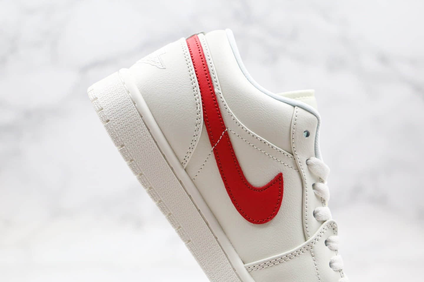 乔丹Air Jordan 1 Low University Red纯原版本低帮AJ1权志龙奶白色大学红色内置气垫原档案数据开发 货号：AO9944-161