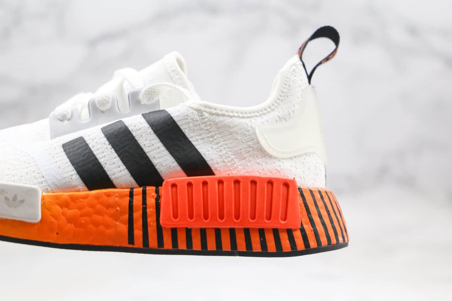 阿迪达斯Adidas Originals NMD_R1 White Black Sun Orange纯原版本三叶草NMD条纹落日橙渐变黑色内置真爆米花中底 货号：FW3648