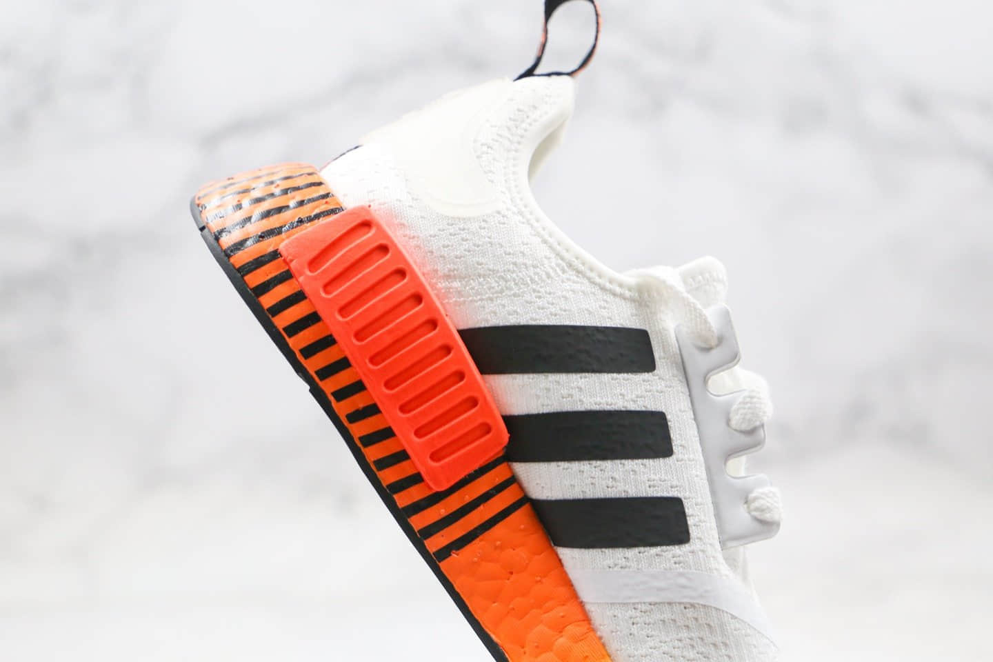 阿迪达斯Adidas Originals NMD_R1 White Black Sun Orange纯原版本三叶草NMD条纹落日橙渐变黑色内置真爆米花中底 货号：FW3648