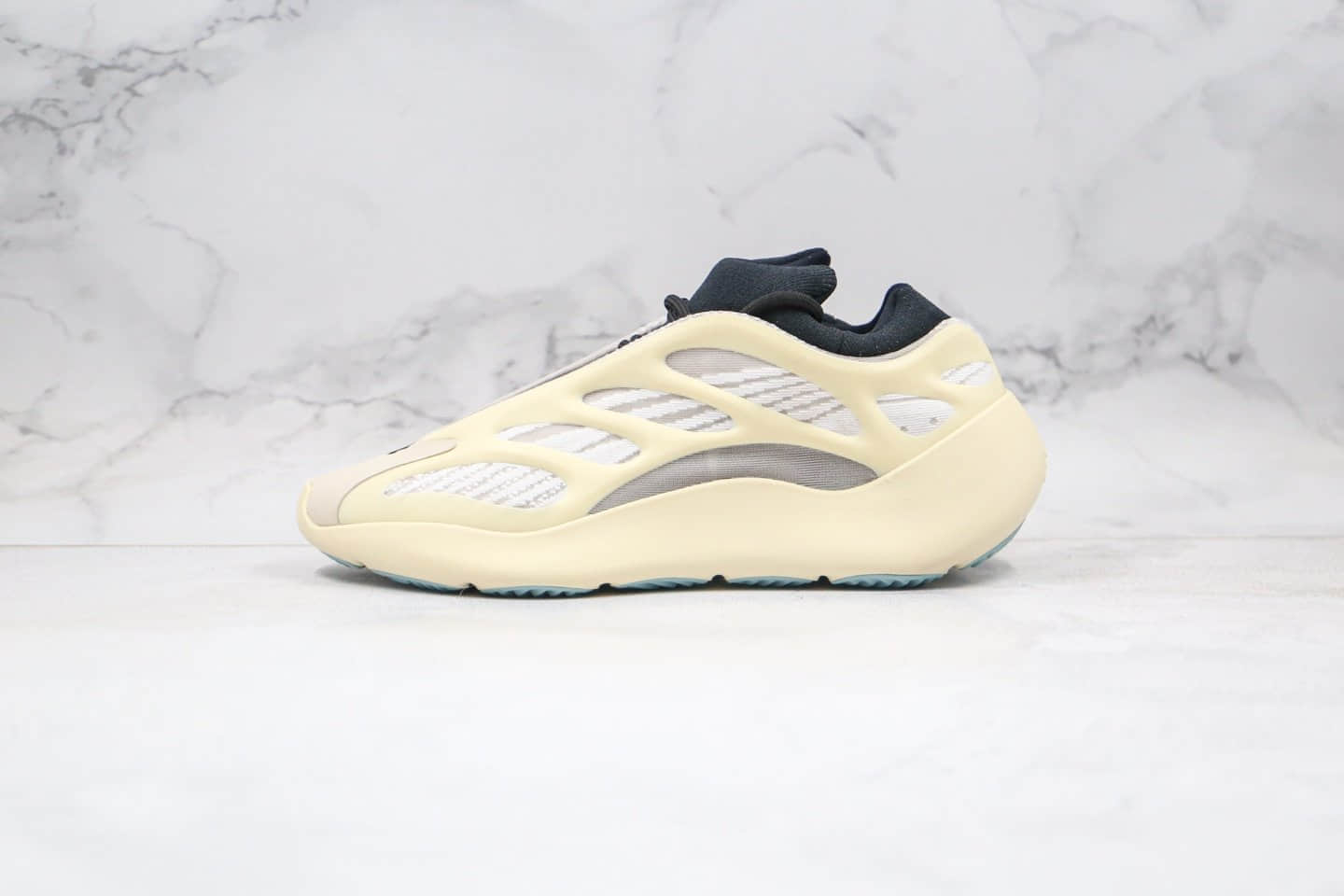 阿迪达斯Adidas YEEZY 700 V3 Azael纯原版本椰子700V3异形米白色原厂鞋面材质正确Bounce缓震科技 货号：FW4980