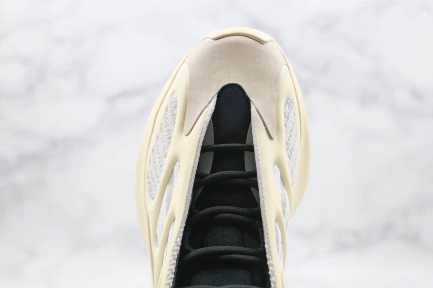 阿迪达斯Adidas YEEZY 700 V3 Azael纯原版本椰子700V3异形米白色原厂鞋面材质正确Bounce缓震科技 货号：FW4980