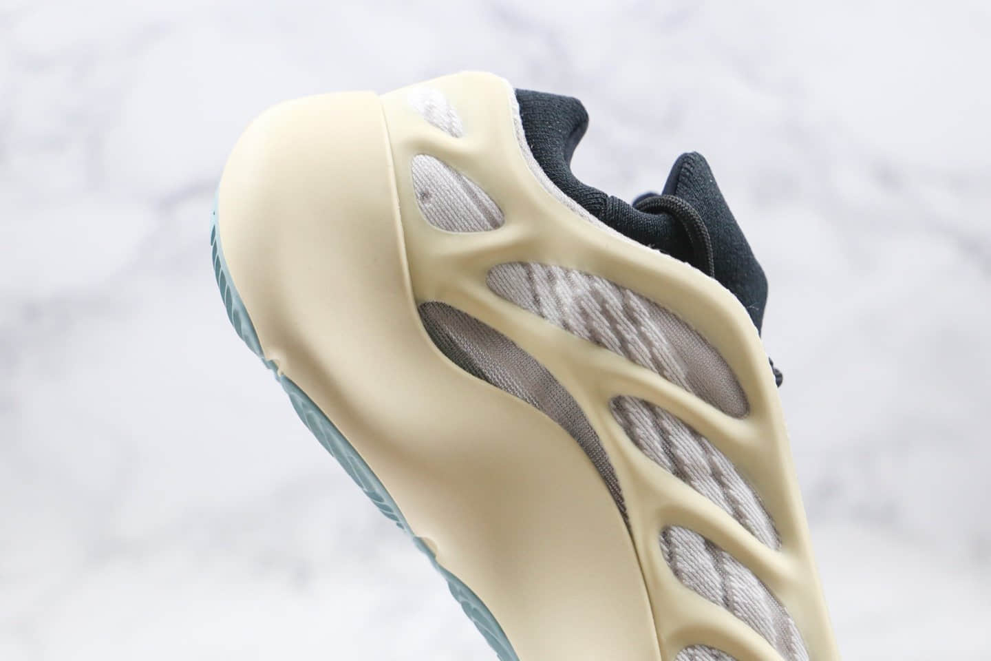 阿迪达斯Adidas YEEZY 700 V3 Azael纯原版本椰子700V3异形米白色原厂鞋面材质正确Bounce缓震科技 货号：FW4980