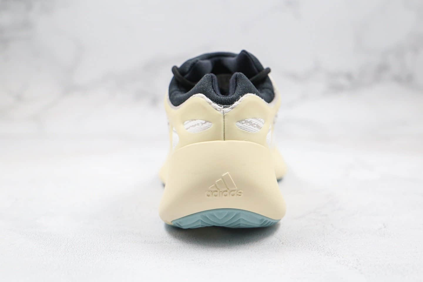 阿迪达斯Adidas YEEZY 700 V3 Azael纯原版本椰子700V3异形米白色原厂鞋面材质正确Bounce缓震科技 货号：FW4980