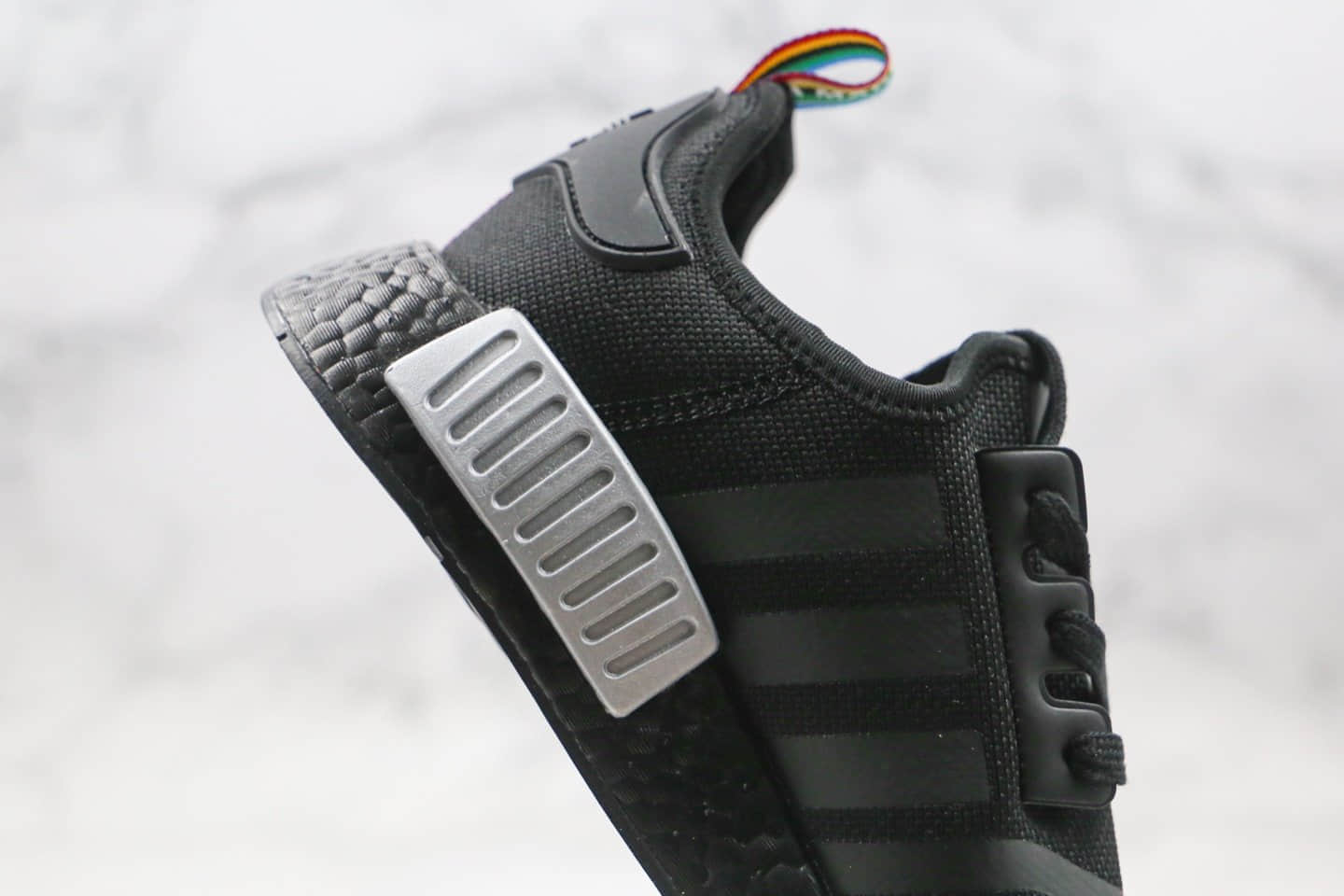 阿迪达斯Adidas NMD R1纯原版本黑银色撞色爆米花跑鞋原盒原标原档案数据开发 货号：Q47261