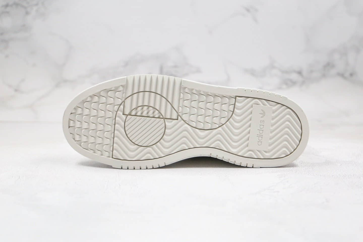 阿迪达斯Adidas SUPERCOURT BLACKPINK纯原版本代言同款三叶草板鞋米白色原档案数据开发 货号：EE6047
