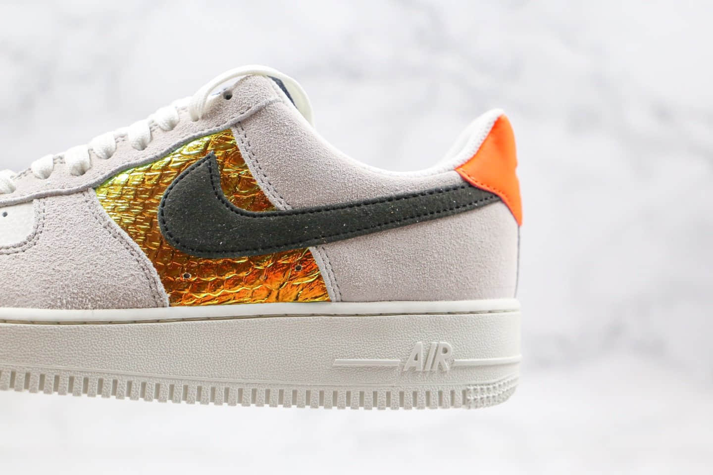 耐克Nike Air Force 1 Low IridescentSnakeskin纯原版本低帮空军一号灰黑金色鱼鳞纹全息蛇纹内置气垫正确鞋面卡色 货号：CW2657-001