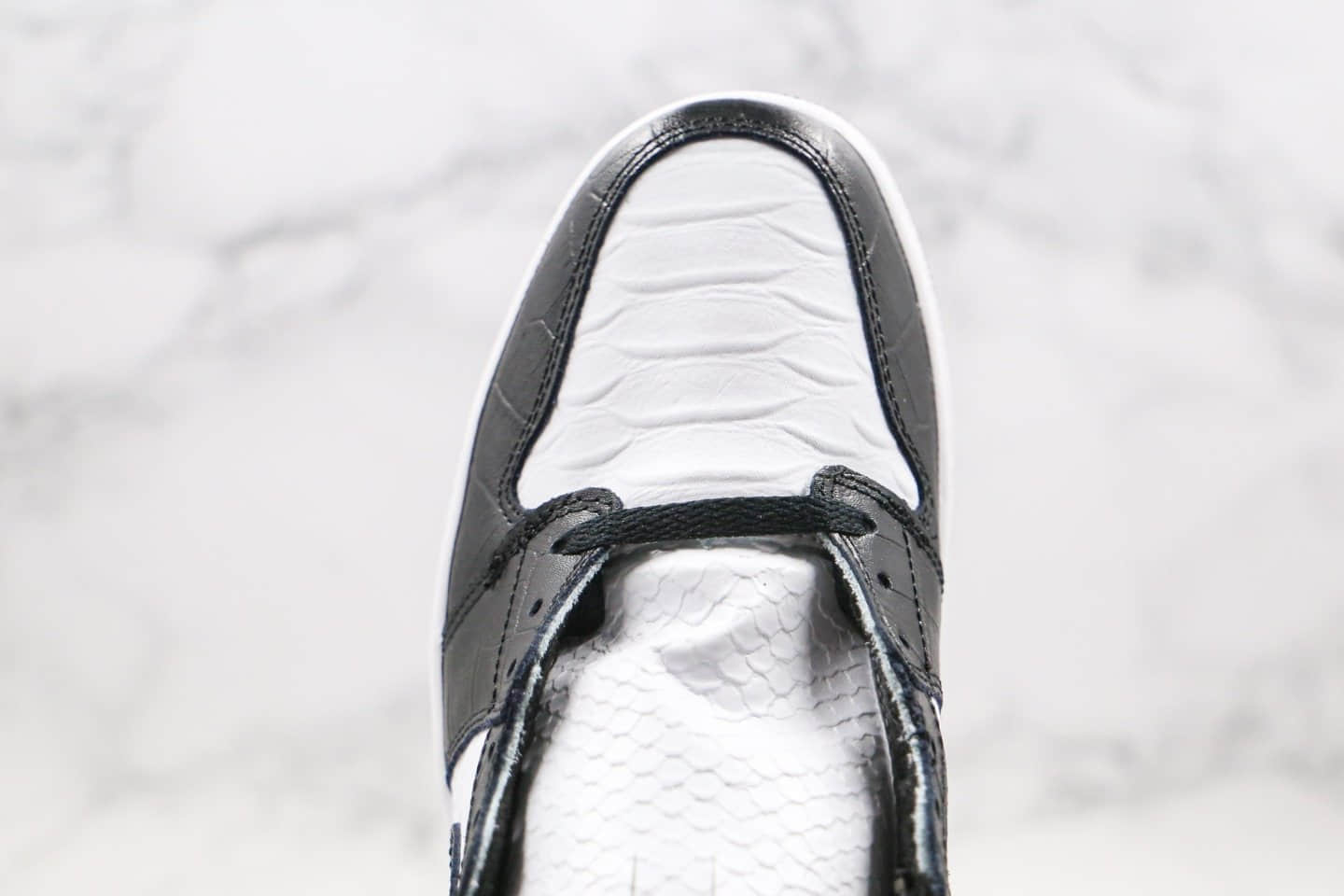 乔丹Air Jordan The Shoes Surgeon纯原版本高帮AJ1黑白色印有太极蛇纹正确后跟定型原盒原标 货号：555088-010