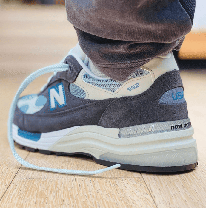 Ronnie Fieg 亲晒！全新 New Balance 992 “Steel Blue”首度曝光！