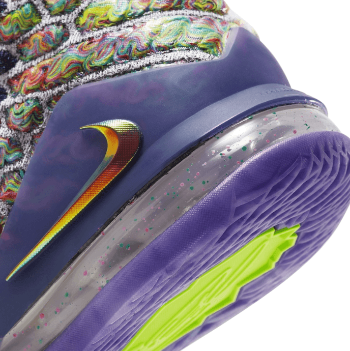 LeBron 17 “What The”官图释出！视觉效果超吸睛！ 货号：CV8079-900