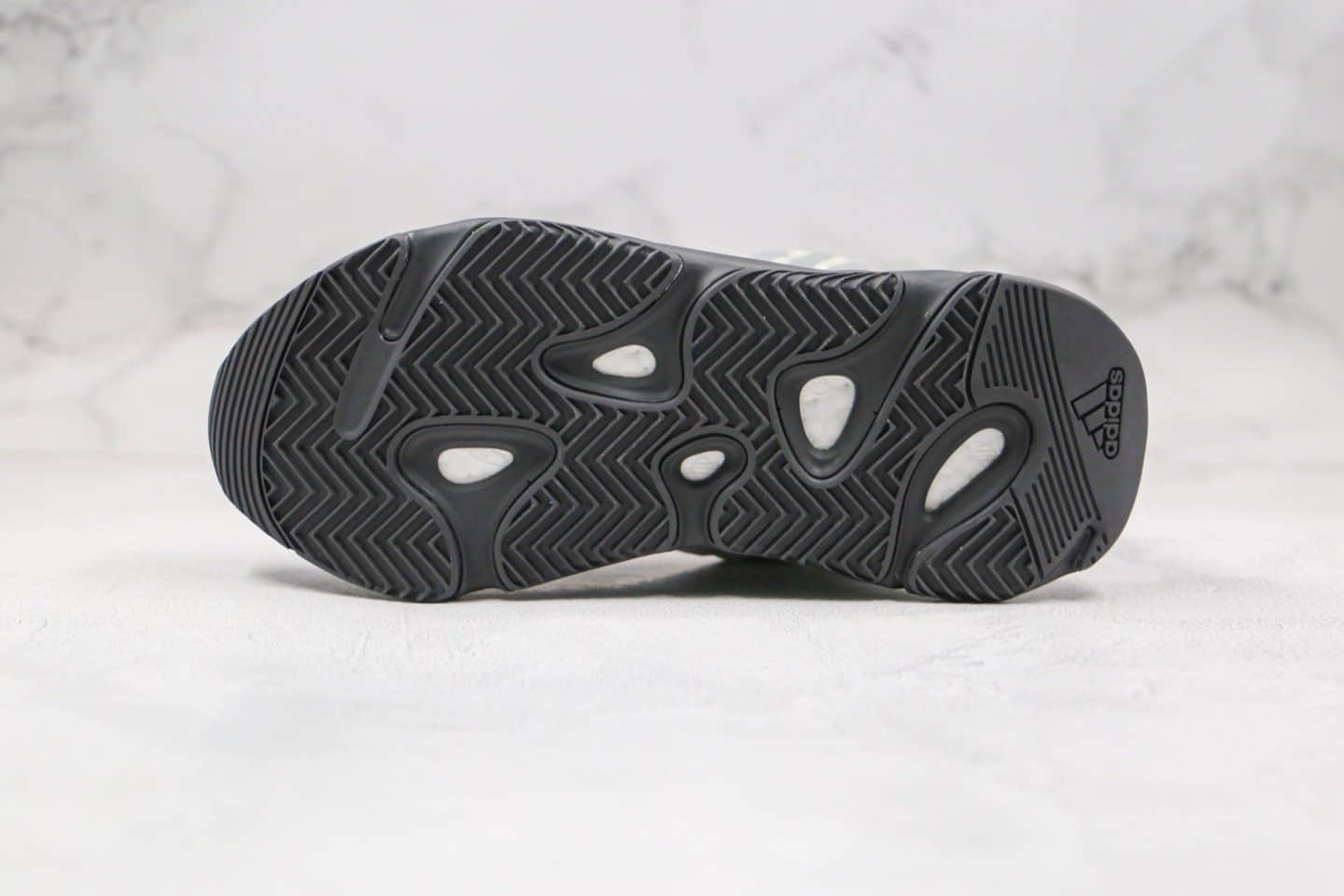 阿迪达斯Adidas Yeezy Boost 700V3纯原版本椰子700三代爆米花跑鞋水泥灰黑色原盒原标 货号：FY3729