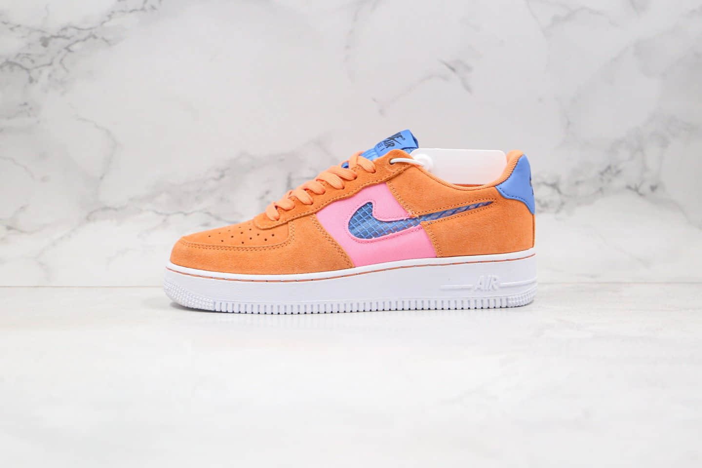 耐克Nike WMNS Air Force 1 '07纯原版本低帮空军一号橙粉蓝色编织格子钩内置气垫 货号：CW7300-800