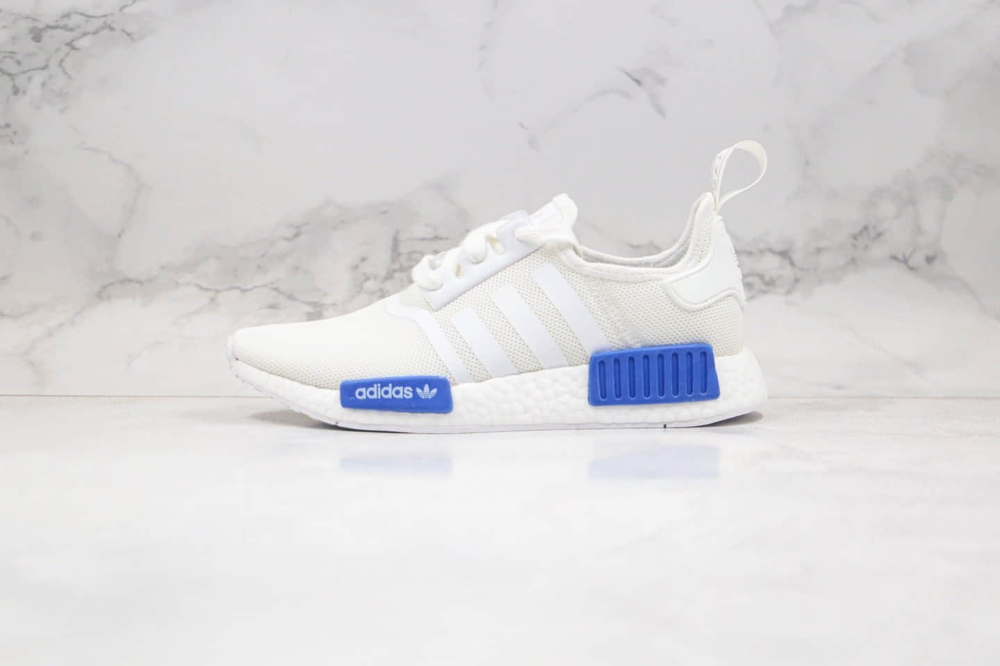 阿迪达斯adidas NMD R1公司级版本慢跑鞋白蓝色真爆大底 货号：AQ1785