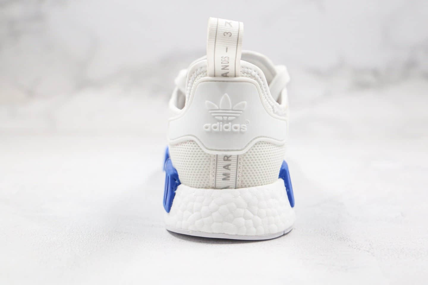 阿迪达斯adidas NMD R1公司级版本慢跑鞋白蓝色真爆大底 货号：AQ1785