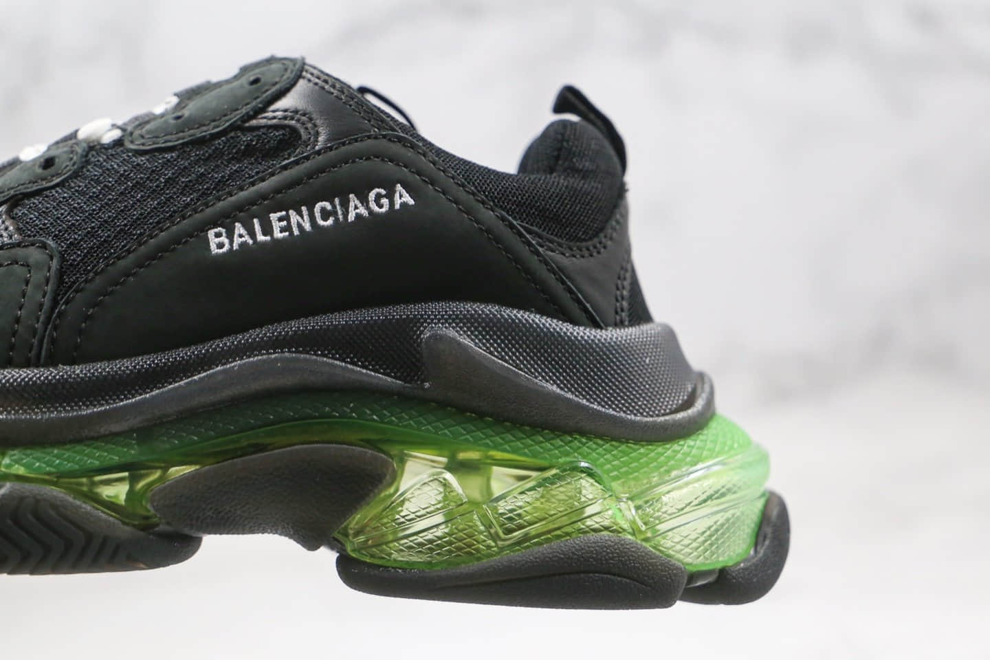 巴黎世家Balenciaga Triple S纯原版本复古气垫跑鞋黑绿色原鞋开模