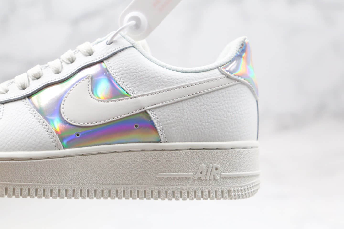 耐克Nike Air Force 1 Low纯原版本空军一号低帮板鞋彩虹镭射内置solo气垫 货号：CJ9704-100