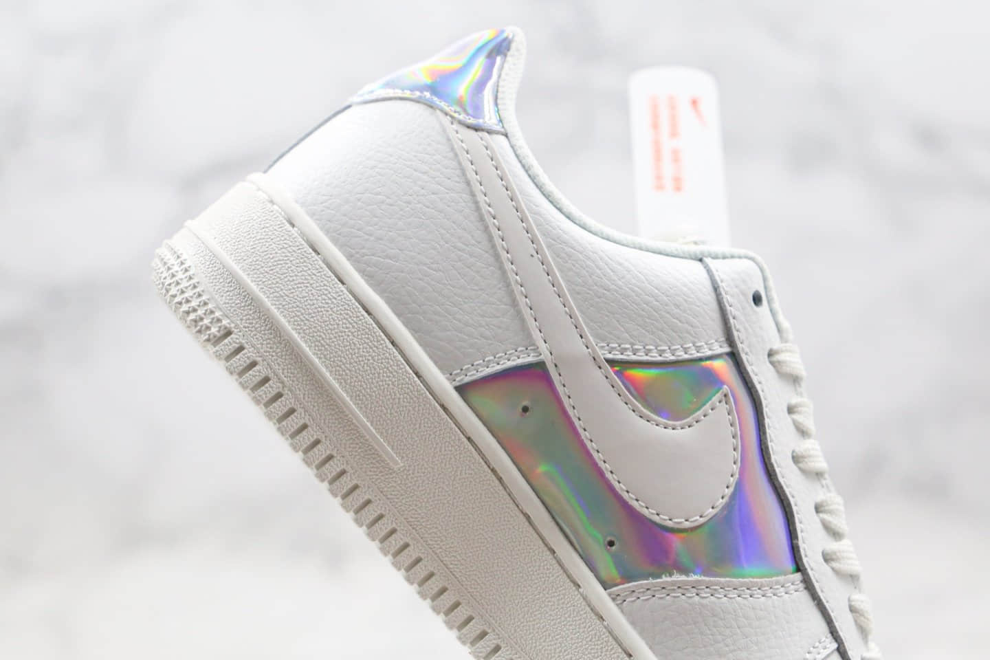 耐克Nike Air Force 1 Low纯原版本空军一号低帮板鞋彩虹镭射内置solo气垫 货号：CJ9704-100