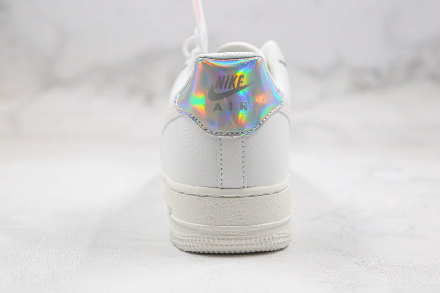 耐克Nike Air Force 1 Low纯原版本空军一号低帮板鞋彩虹镭射内置solo气垫 货号：CJ9704-100