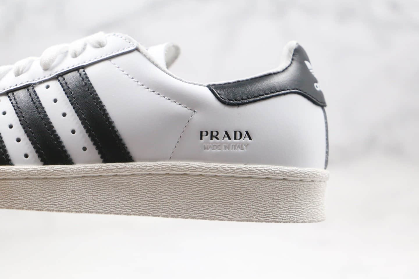 阿迪达斯Prada x adidas Originals Superstar 80s公司级版本普拉达联名贝壳头板鞋白黑色原装礼盒版本 货号：FW6680