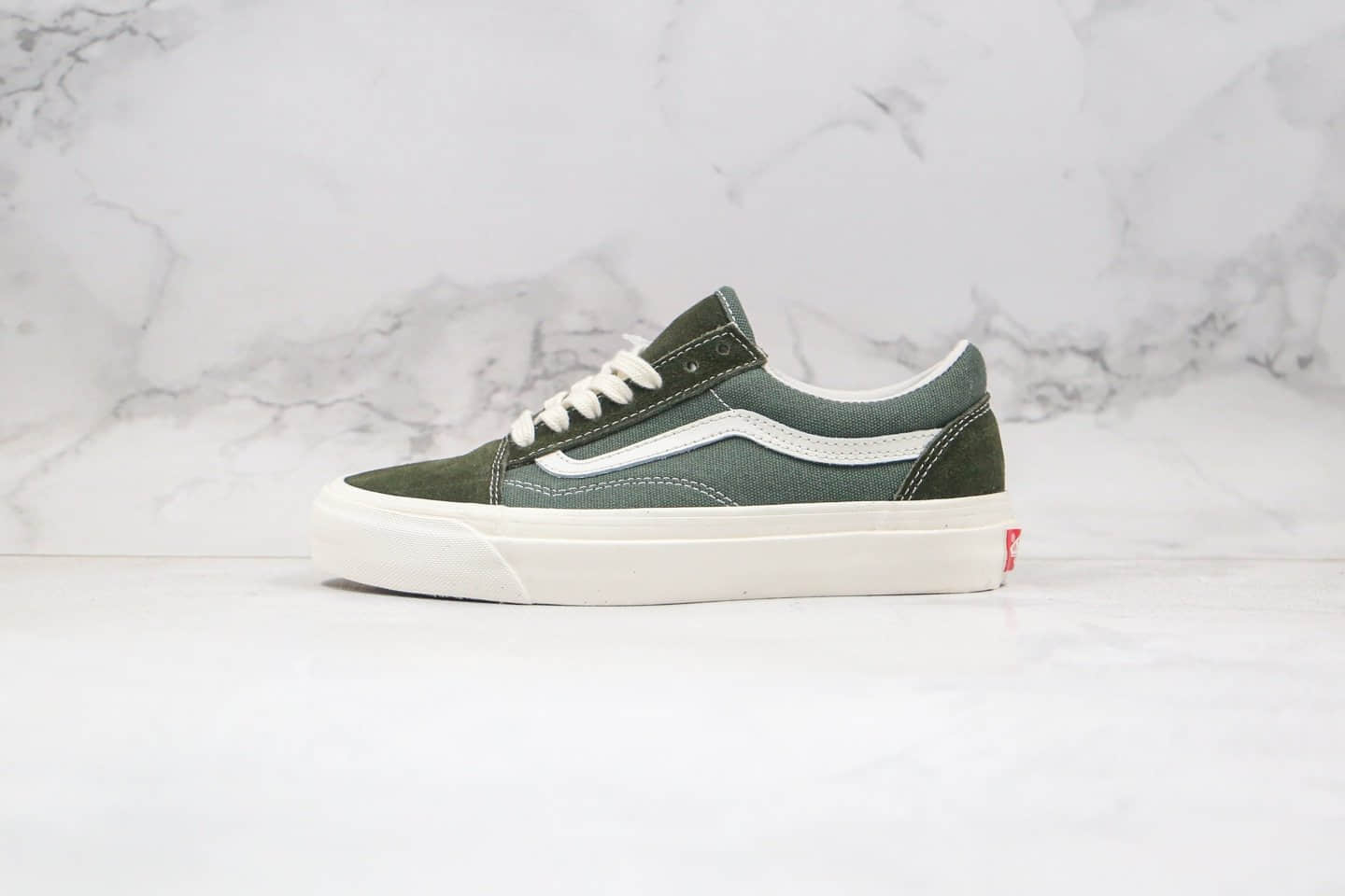 万斯Vans Vault OG Old Skool LX公司级版本麂皮板鞋军绿色原版原楦蓝盒 货号：VNOA36C8U9Q