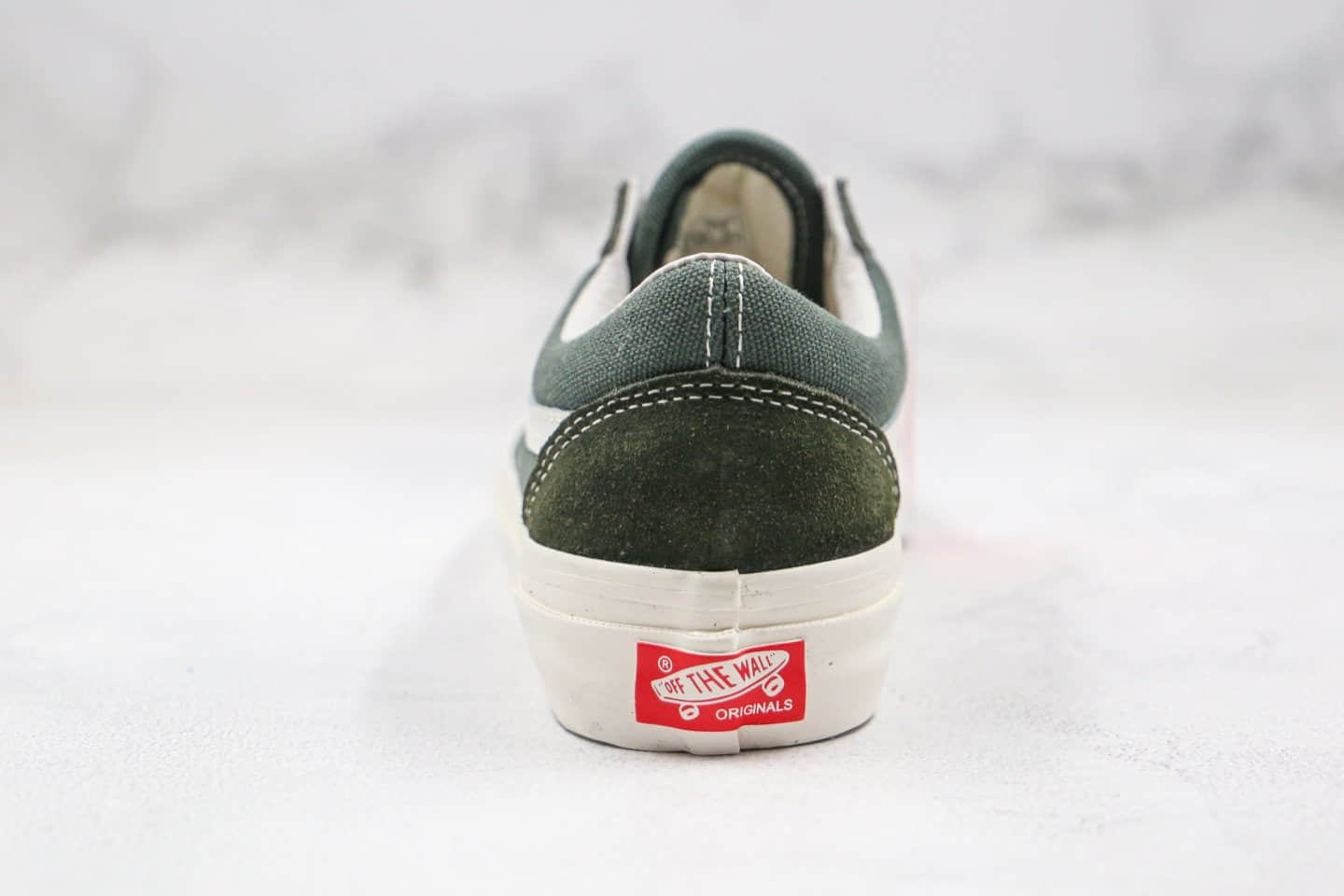 万斯Vans Vault OG Old Skool LX公司级版本麂皮板鞋军绿色原版原楦蓝盒 货号：VNOA36C8U9Q