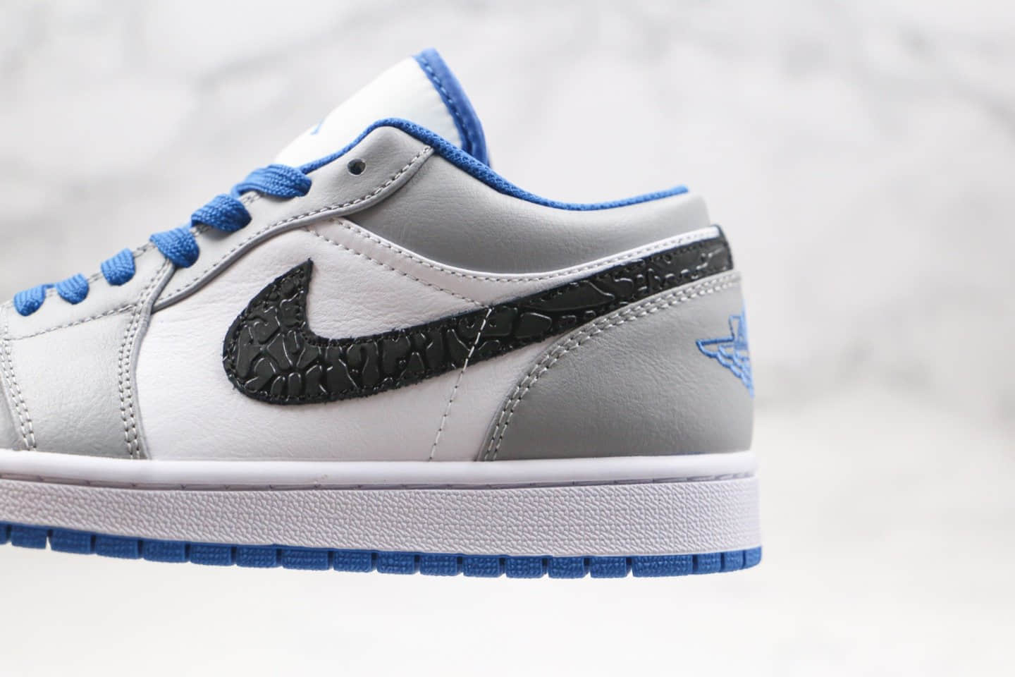 乔丹Air Jordan 1 Low 独立日(狼灰)低帮AJ1灰蓝色蛇纹配色原档案数据开发 货号：553558-103