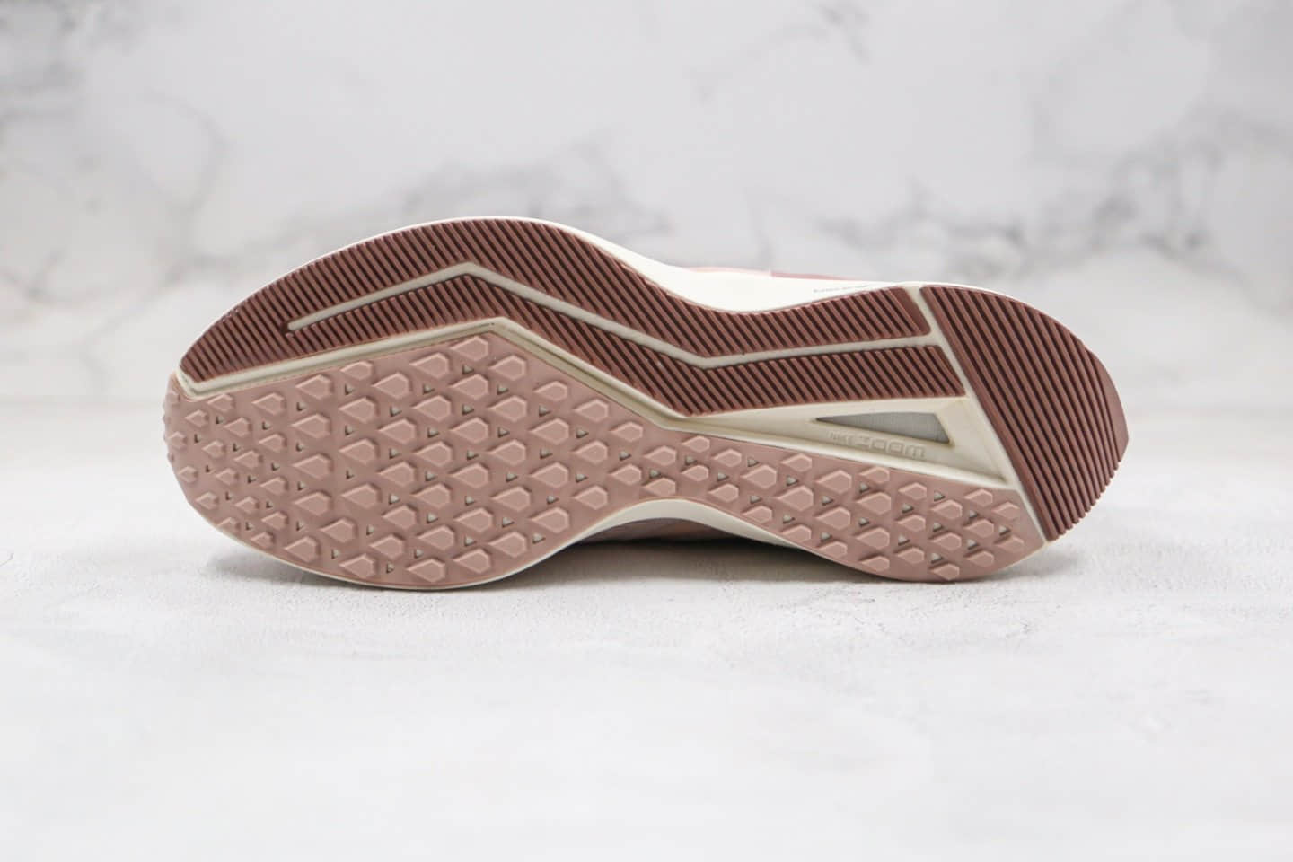 耐克Nike Air Zoom Winflo 6纯原版本登月6代跑步鞋肉粉色豆沙粉色原楦头纸板打造 货号：AQ8228-200