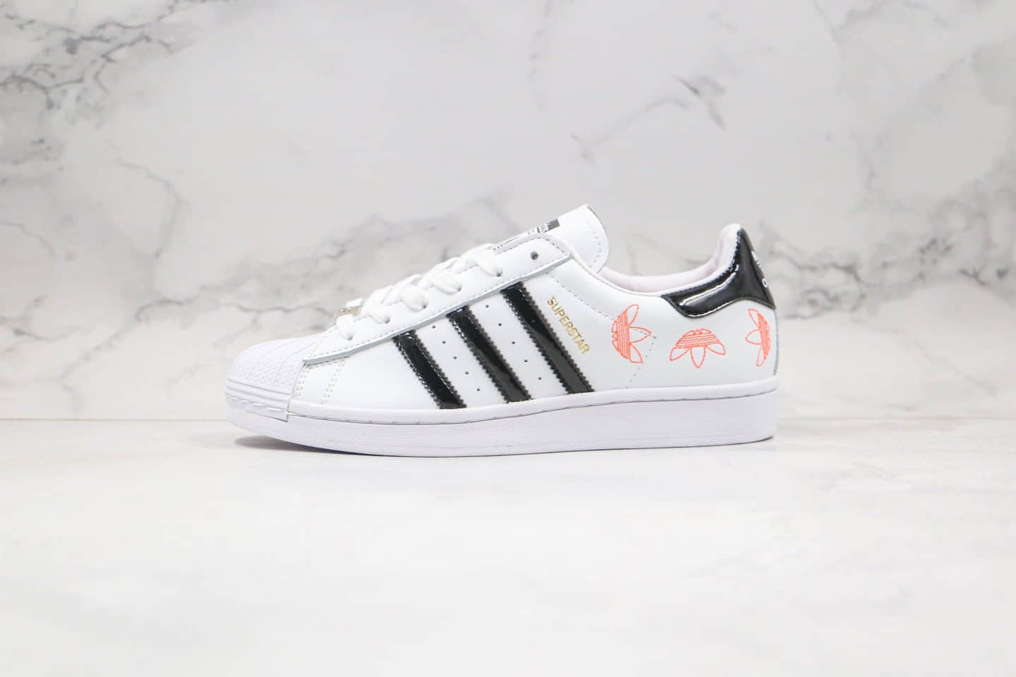 三叶草 阿迪达斯adidas Stan Smith三叶草贝壳头白金logo粉色印花货号 Fx2246 起点莆田鞋