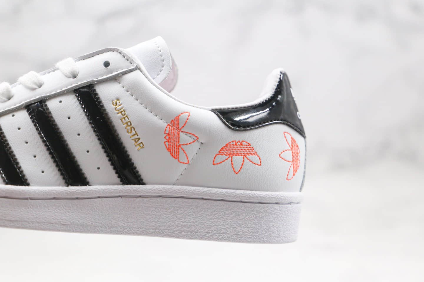 阿迪达斯Adidas Stan Smith纯原版本三叶草贝壳头白金LOGO粉色印花原盒原标 货号：FX2246