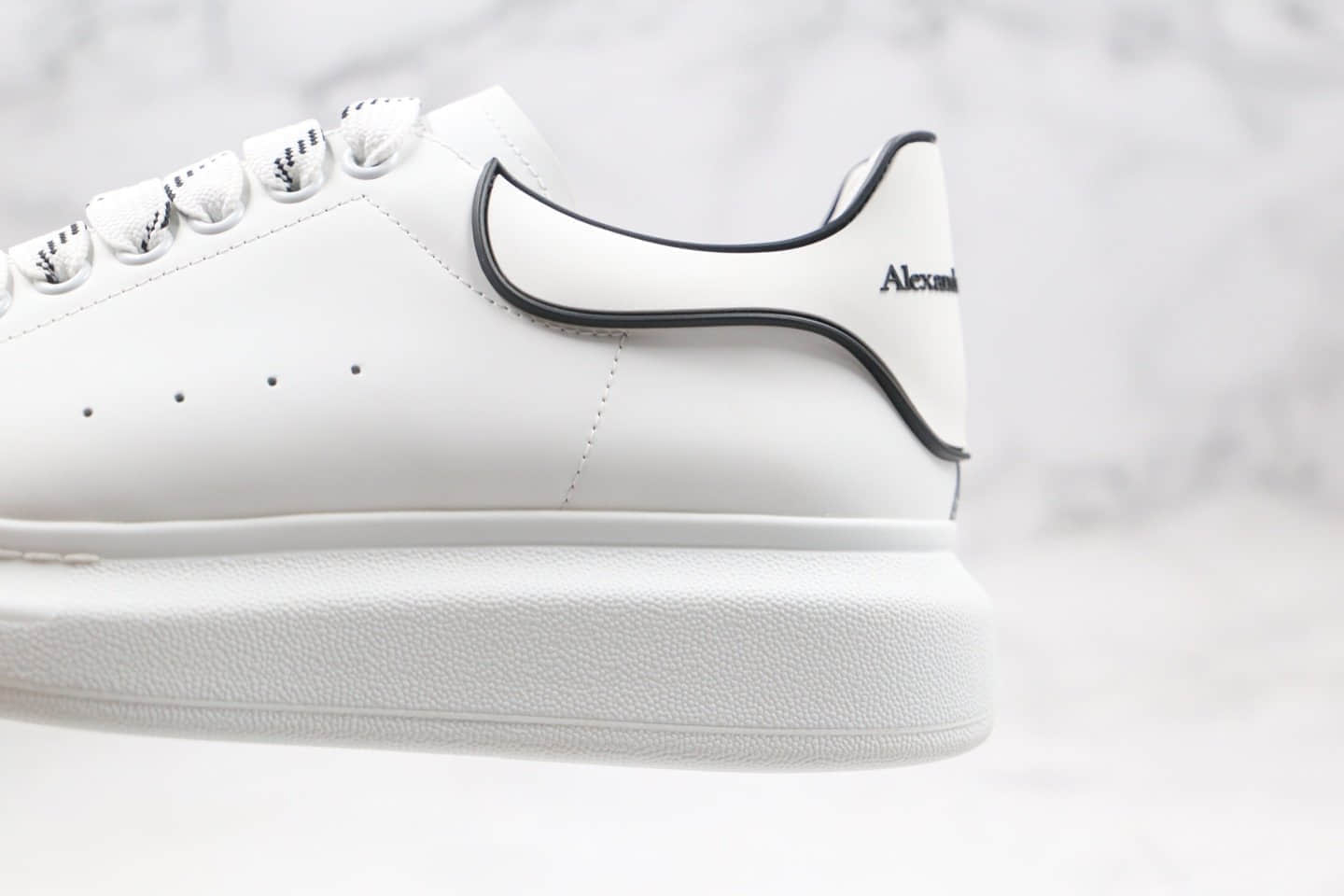 亚历山大Alexander McQueen纯原版本麦昆增高小白鞋白滴胶配色内置芯片正确鞋面材质