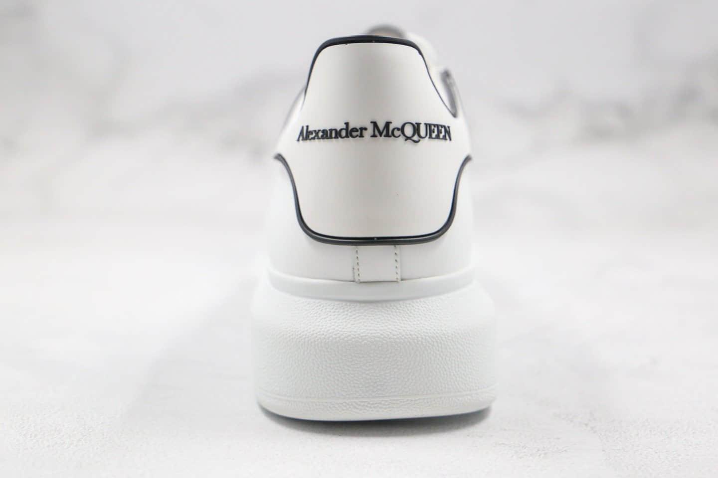 亚历山大Alexander McQueen纯原版本麦昆增高小白鞋白滴胶配色内置芯片正确鞋面材质