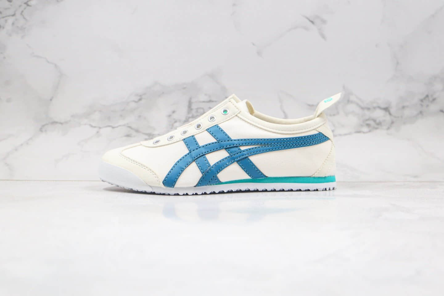 亚瑟士Onitsuka tiger纯原版本鬼冢虎帆布懒人鞋无系带一脚蹬白蓝色正确鞋底材质四联吊牌齐全 货号：D3K5N-0146