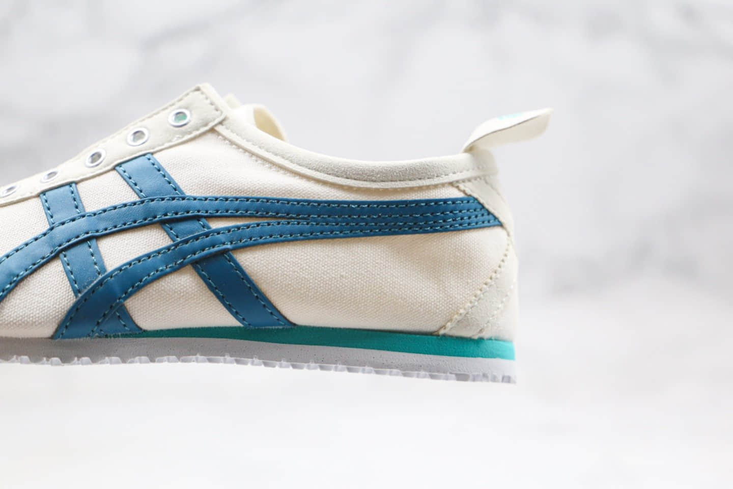 亚瑟士Onitsuka tiger纯原版本鬼冢虎帆布懒人鞋无系带一脚蹬白蓝色正确鞋底材质四联吊牌齐全 货号：D3K5N-0146