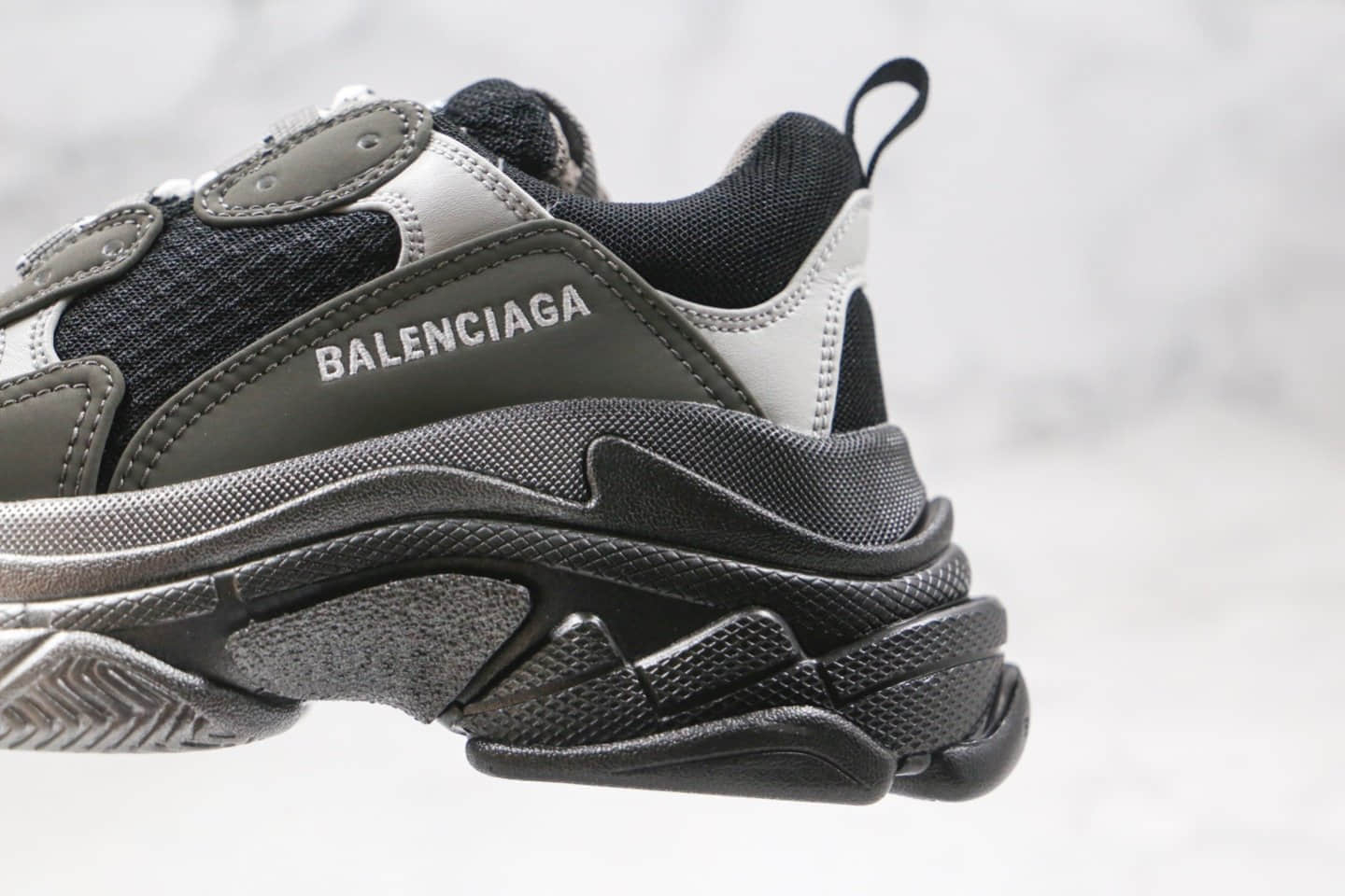 巴黎世家Balenciaga Triple S纯原版本黑灰银色复古气垫老爹鞋正确八成组合大底原档案数据开发