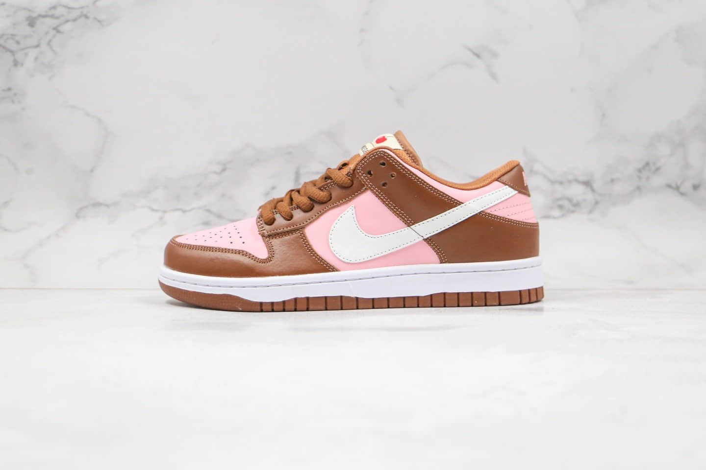 耐克Stussy x Nike SB Dunk Low Pro “Cherry”公司级版本斯图西联名SB板鞋樱桃粉棕原鞋开模 货号：304292-671