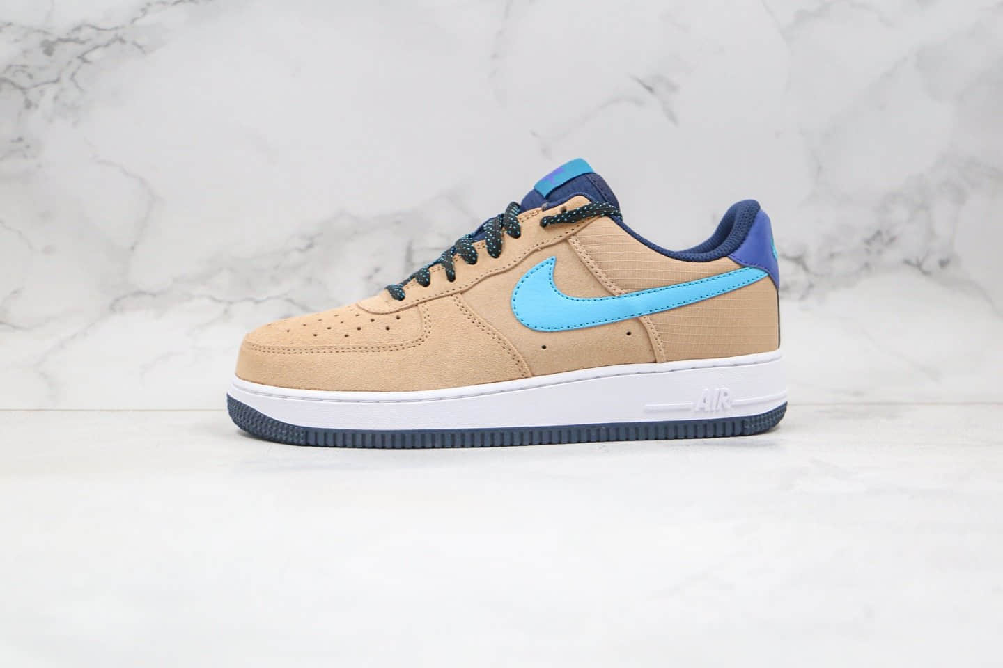 耐克Nike Air Force 1 Expands Its ACG Styling With Blue Fury Swooshes纯原版本登山者联名款低帮空军一号棕蓝色内置气垫原盒原标 货号：CD0887-201