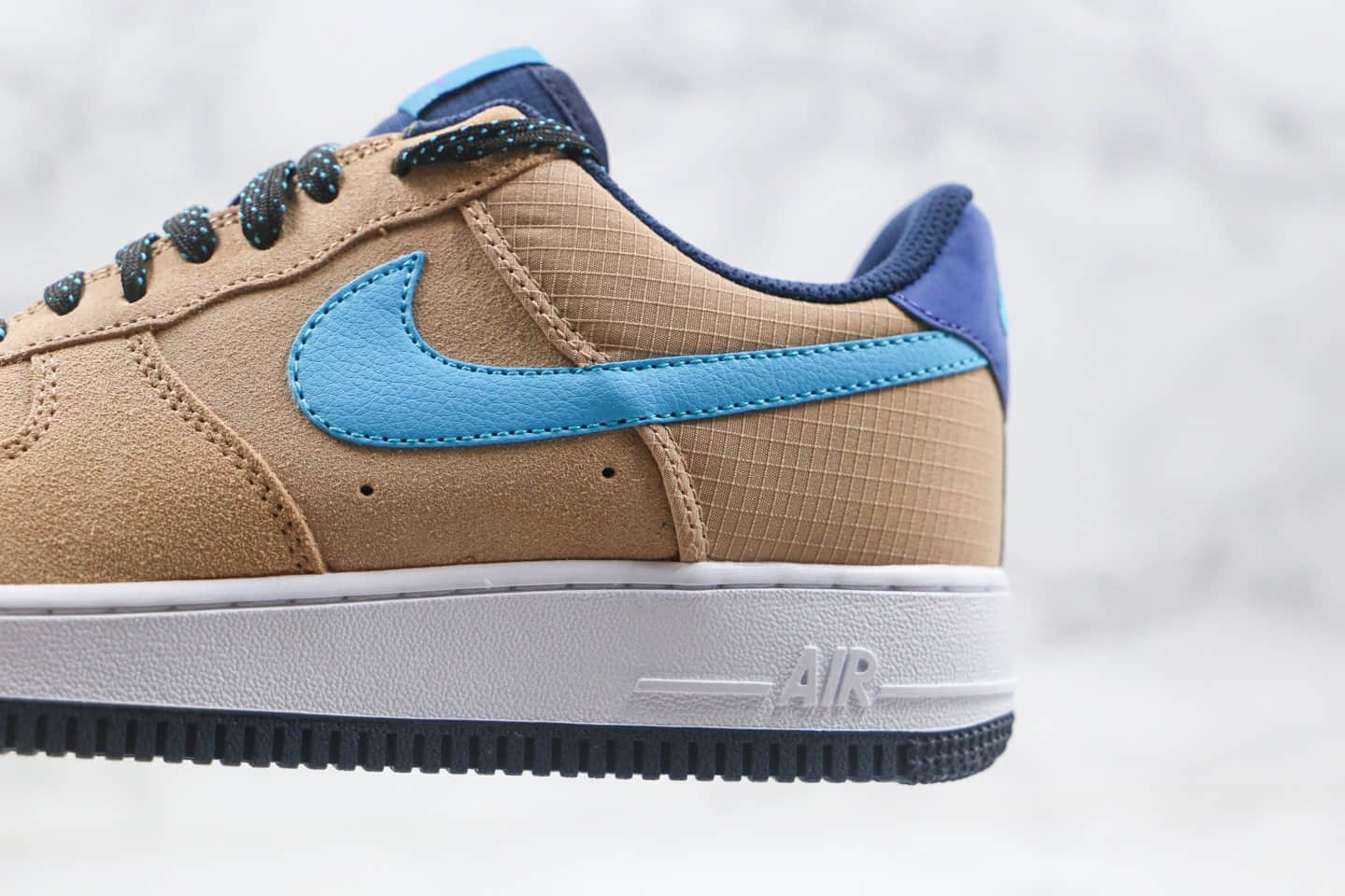 耐克Nike Air Force 1 Expands Its ACG Styling With Blue Fury Swooshes纯原版本登山者联名款低帮空军一号棕蓝色内置气垫原盒原标 货号：CD0887-201