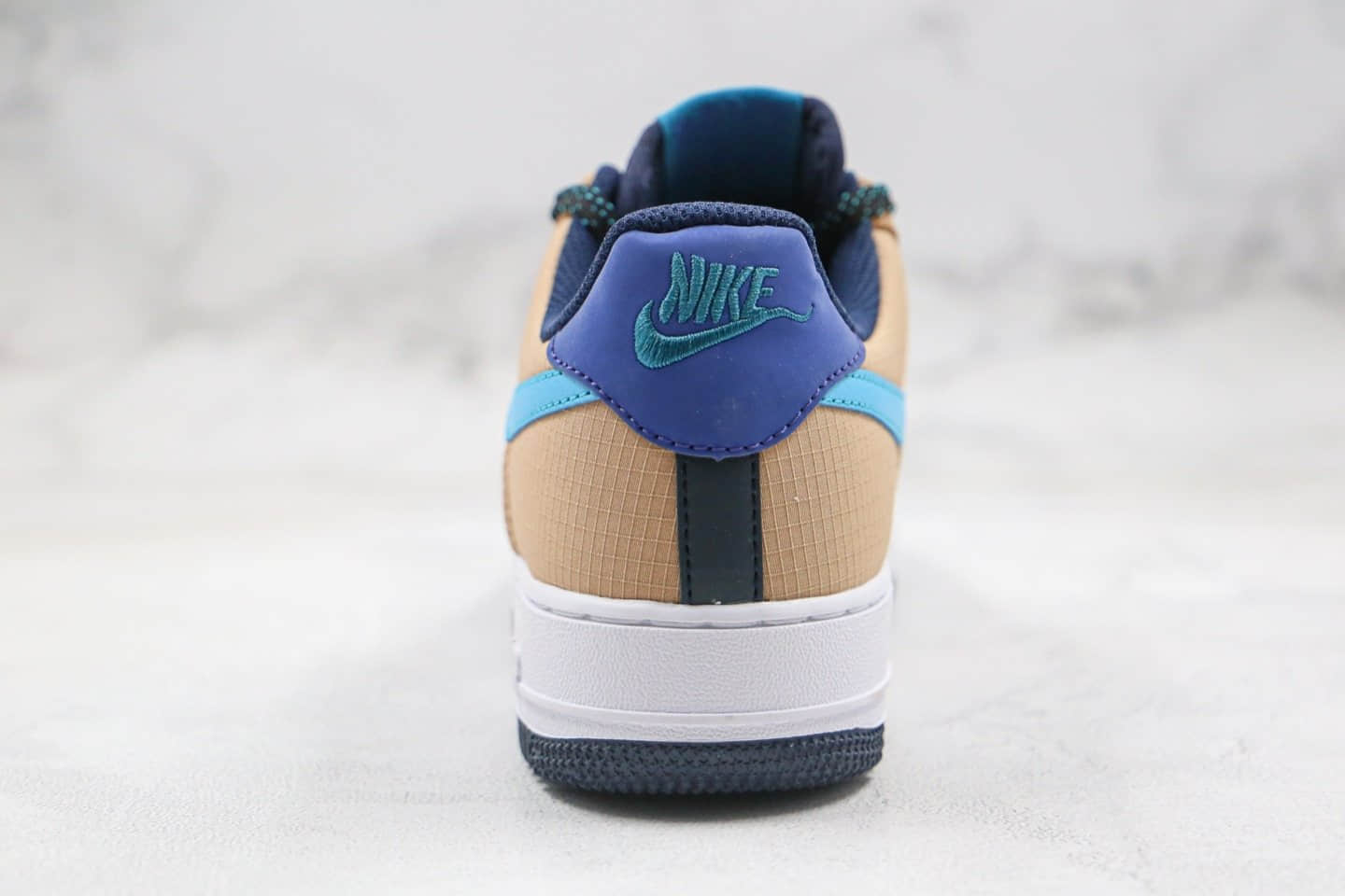 耐克Nike Air Force 1 Expands Its ACG Styling With Blue Fury Swooshes纯原版本登山者联名款低帮空军一号棕蓝色内置气垫原盒原标 货号：CD0887-201