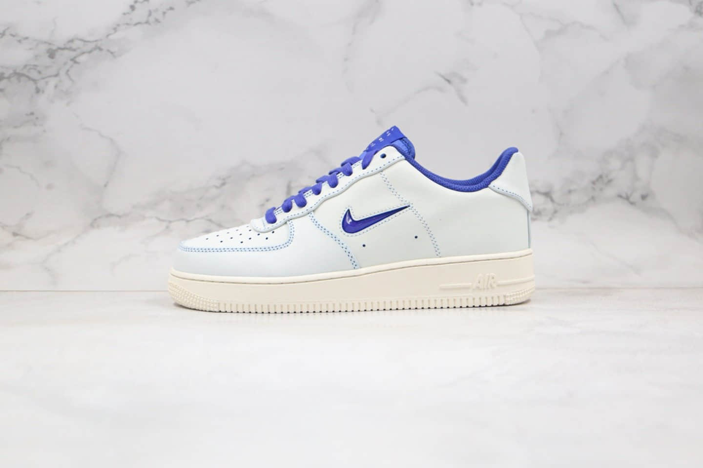 耐克Nike AIR FORCE 1 LOW PREMIUM Brush Off Leather纯原版本低帮空军一号白蓝小勾刮刮乐罗盘图案内置气垫原盒原标 货号：CK4392-100