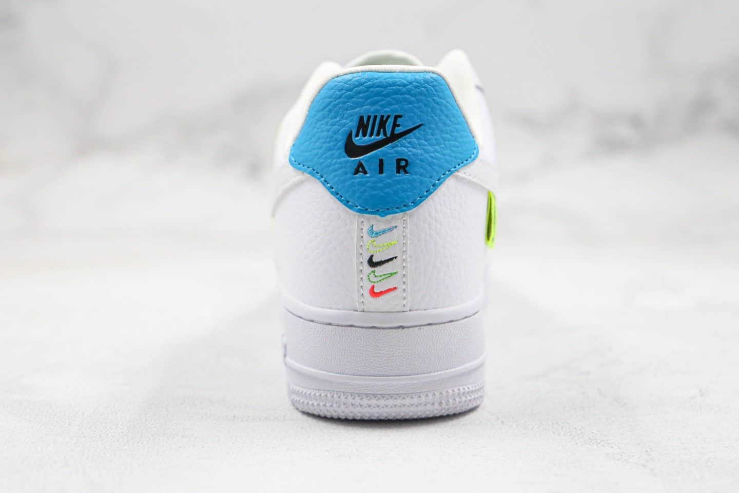 耐克Nike Air Force 1'07纯原版本低帮空军一号地球白蓝绿色彩虹小钩真头层皮革鞋面材质 货号：CT1414-101