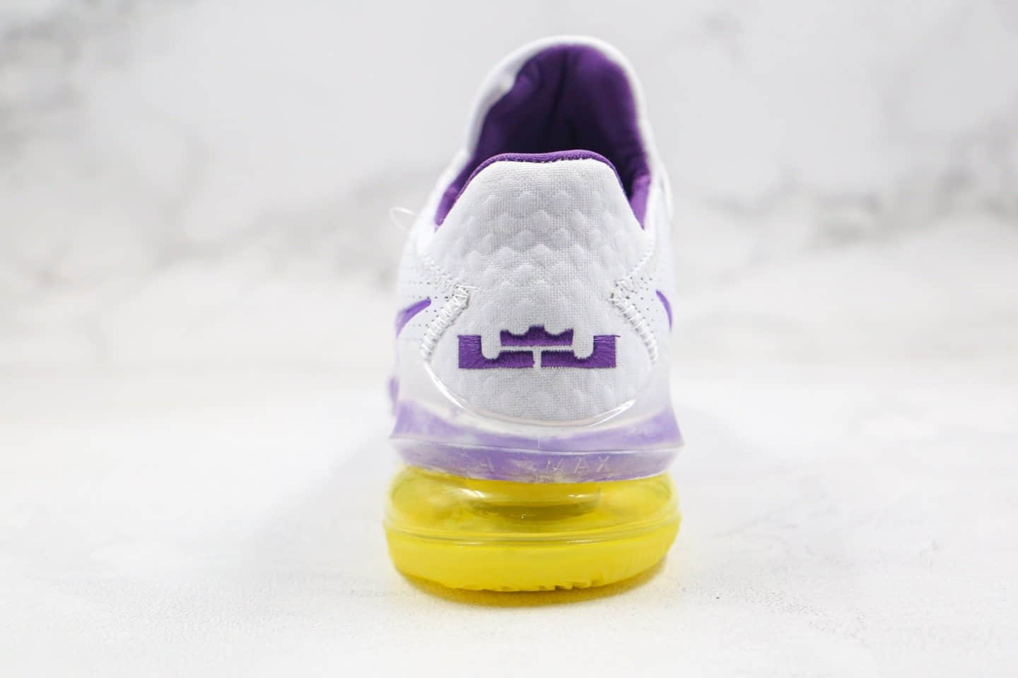 耐克Nike LeBron 17 Low Lakers Home纯原版本詹姆斯17代篮球鞋白紫绿色内置气垫支持实战 货号：CD5007-102