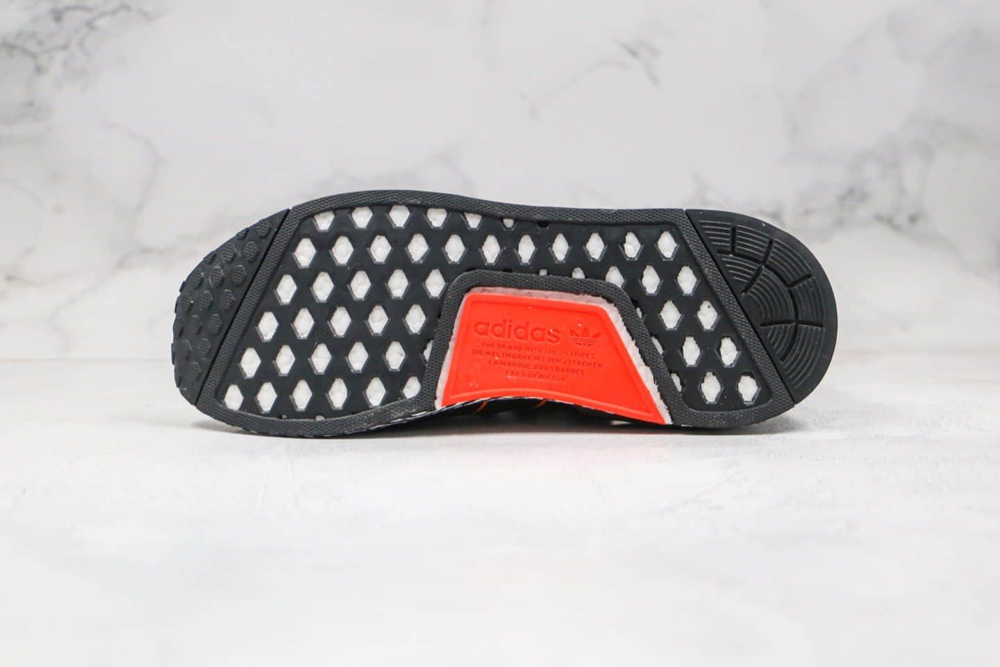 阿迪达斯Adidas Originals Boost NMD_V2纯原版本爆米花跑鞋NMD二代条纹黑橙色原盒原标原楦头纸板打造 货号：FW6411