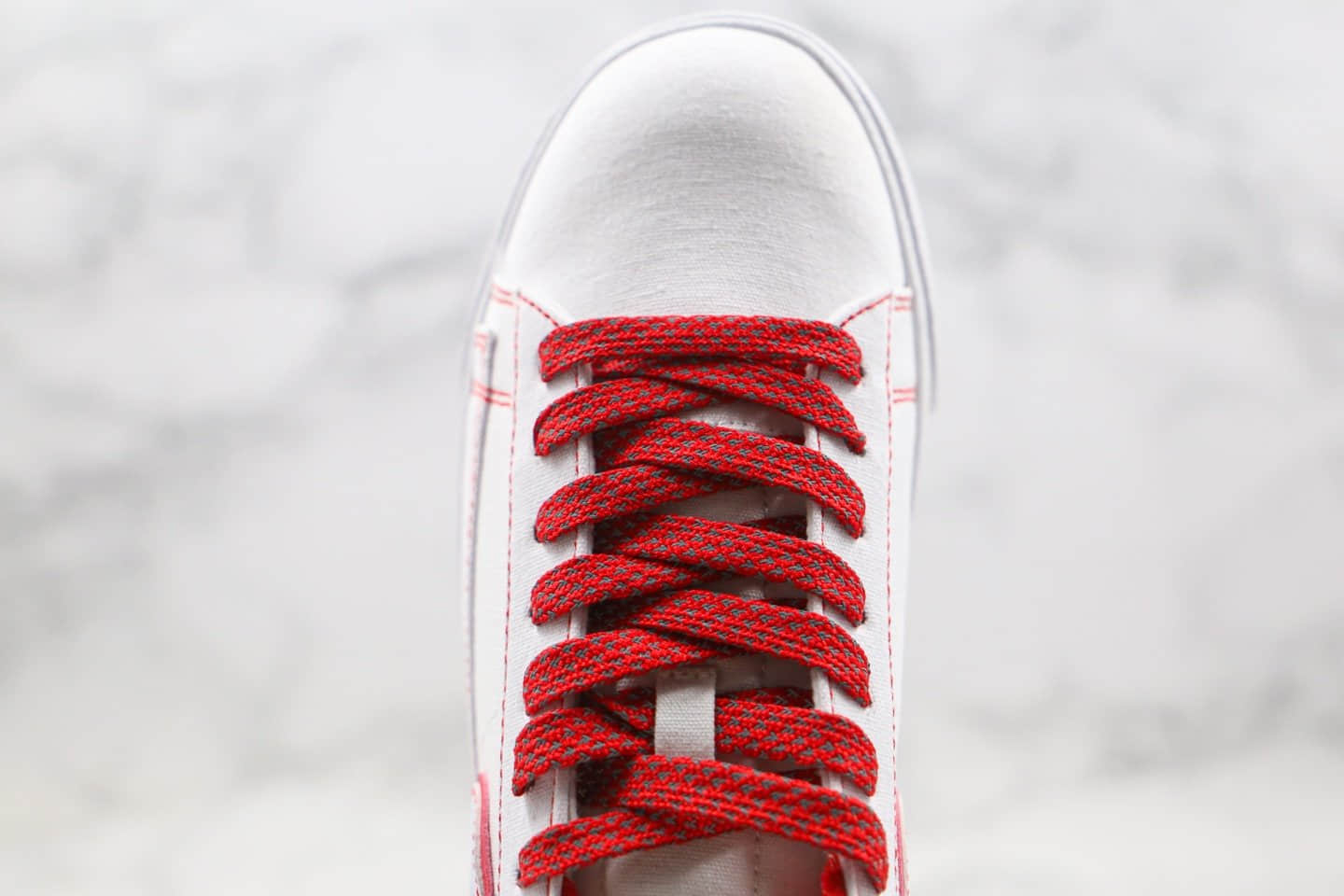 耐克Stranger Things x Nike Blazer Mid “Hawkins High”公司级版本怪奇物语联名开拓者低帮板鞋白红色原标原盒 货号：AV9371-815