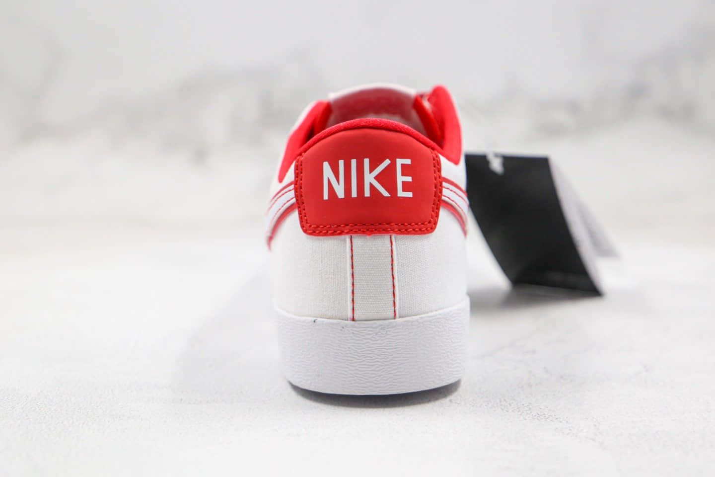 耐克Stranger Things x Nike Blazer Mid “Hawkins High”公司级版本怪奇物语联名开拓者低帮板鞋白红色原标原盒 货号：AV9371-815