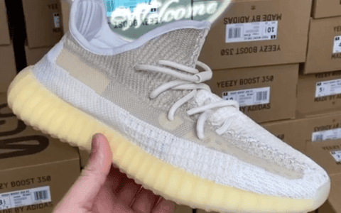 Yeezy 350 V2 “Abez”实物图首度曝光！鞋带有点意思！ 货号：FZ5246