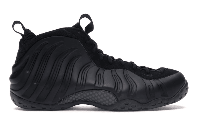 时隔13年复刻回归！纯黑喷 Air Foamposite One今年十月见！